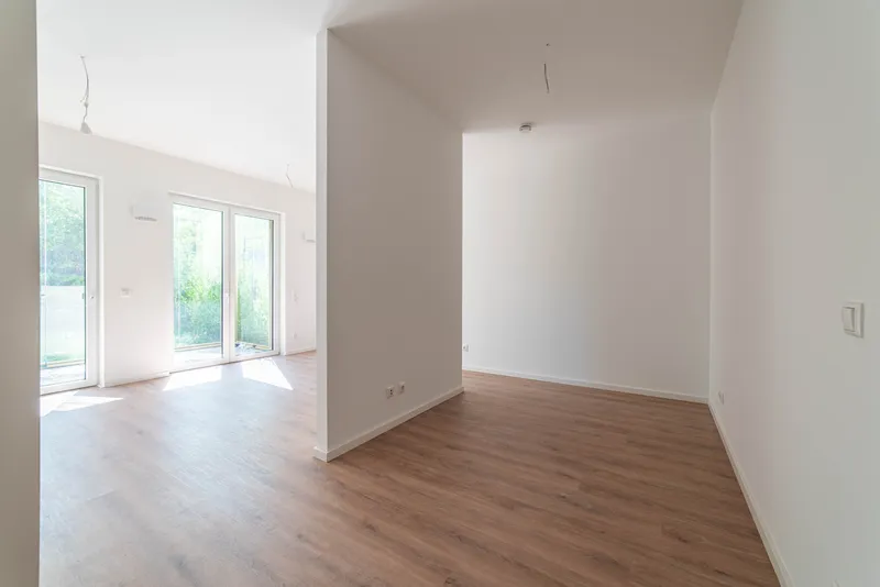 Bright Ground-Floor Studio with Own Garden & Terrace Apt 204 — photo 1